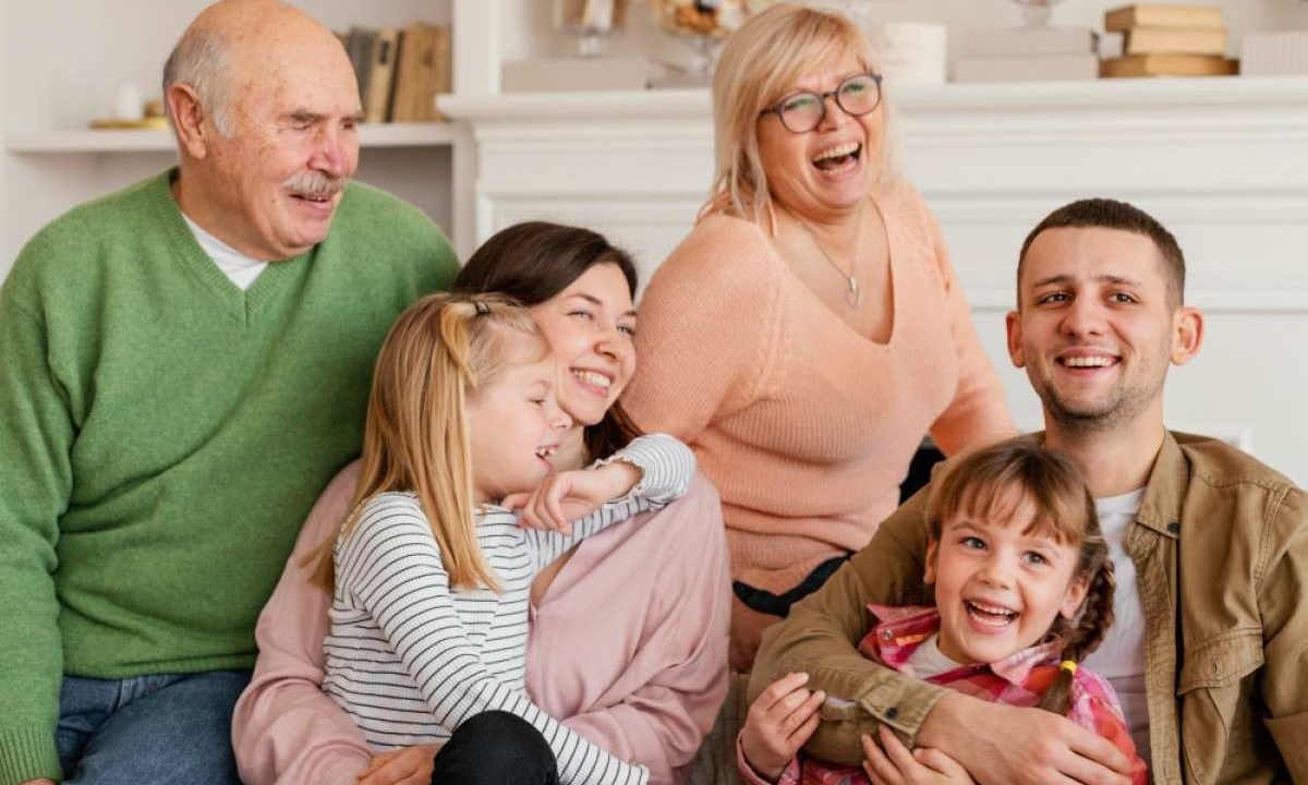 Pesquisa revela visões tradicionais sobre constituição das famílias e o papel do homem e da mulher na sociedade brasileira -  (crédito: Freepik)