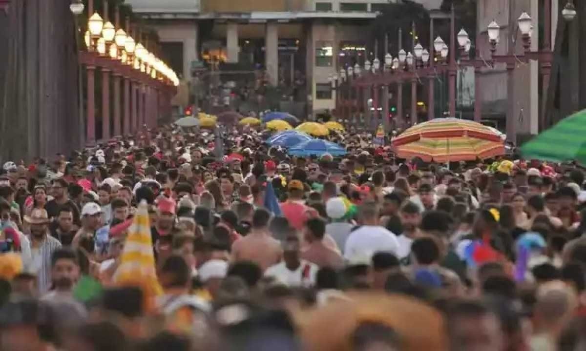 5 milhões de foliões são aguardados no carnaval de BH neste ano -  (crédito: Túlio Santos/EM/D.A Press)