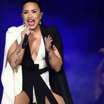 Demi Lovato canta ‘Heart attack’ para mulheres com doenças cardiovasculares - AFP