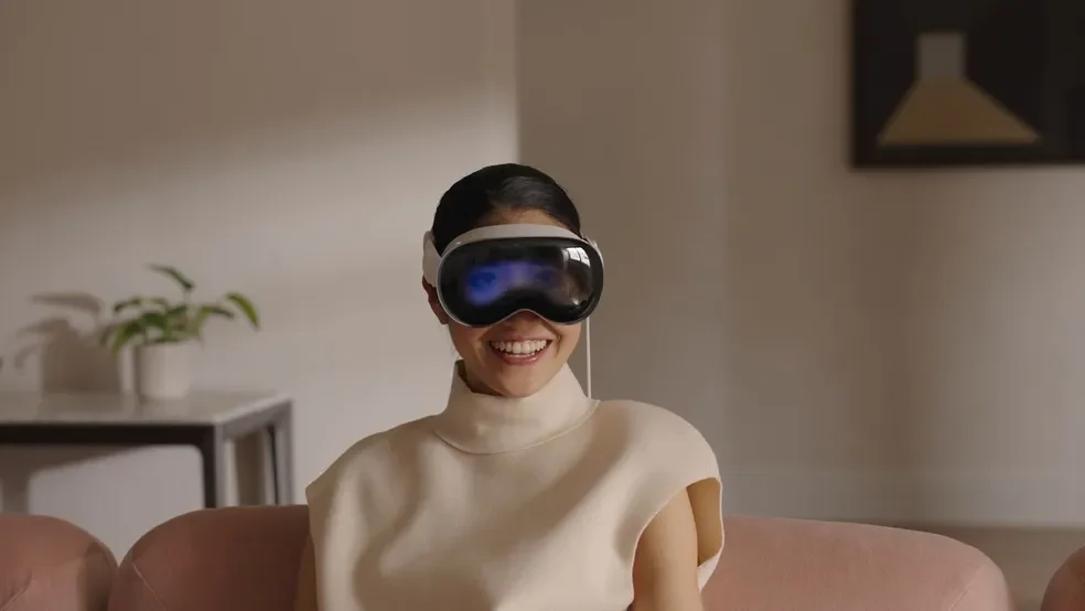 A Apple considera o Vision Pro como sua primeira incursão na computação espacial', negando-se a usar o termo 'realidade virtual', tipicamente associados aos fãs de tecnologia e gamers -  (crédito: Divulgação/Apple)
