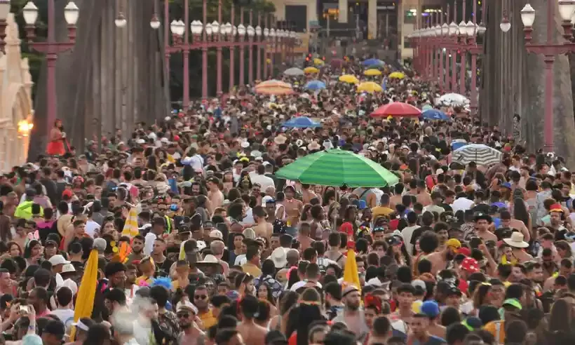 A folia começa às 14h nesta sexta-feira -  (crédito: Túlio Santos/EM/D.A Press)