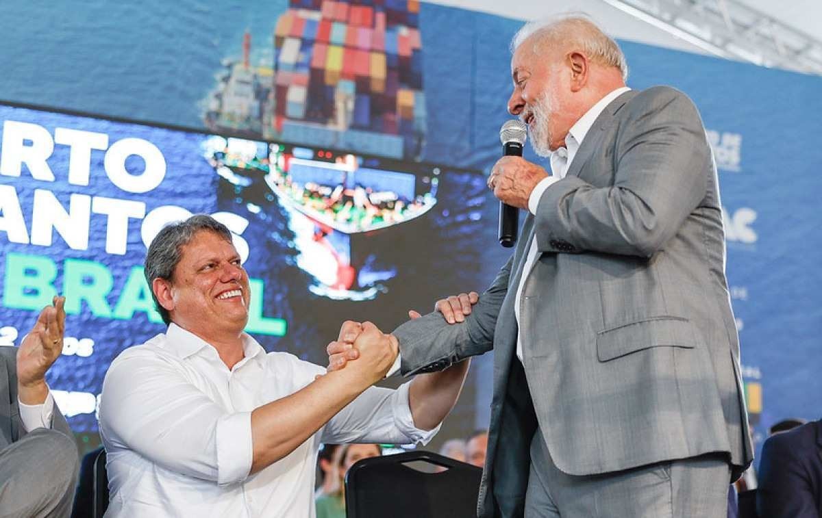 Apoiador de Lula grita 'volta pro PT, Tarcísio' e governador dá risada