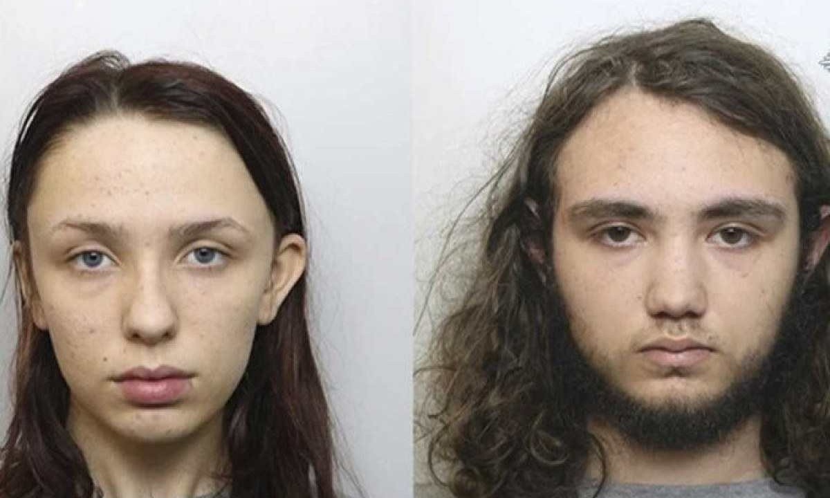 Scarlett Jenkinson e Eddie Ratcliffe, ambos com 16 anos, foram condenados à prisão perpétua com pena mínima de 20 e 22 anos -  (crédito: CHESHIRE CONSTABULARY / AFP)