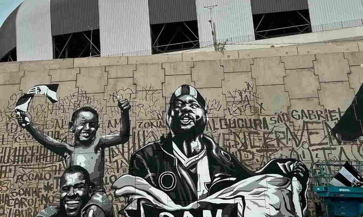 Painel de grafite registrando parte da história atleticana, no muro da Arena MRV, às margens da Via Expressa, é 'declaração de amor ao Galo' -  (crédito: Redes Sociais/Reprodução)
