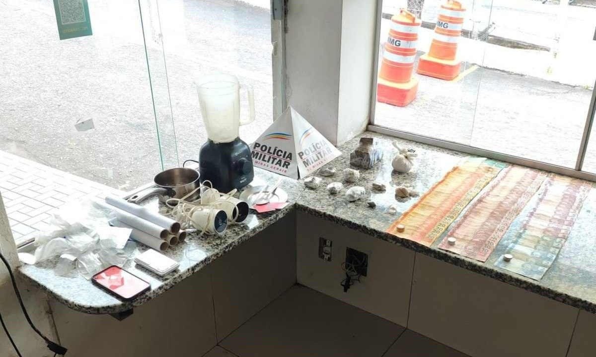Material encontrado na casa foi apreendido -  (crédito: Polícia Militar/Divulgação)