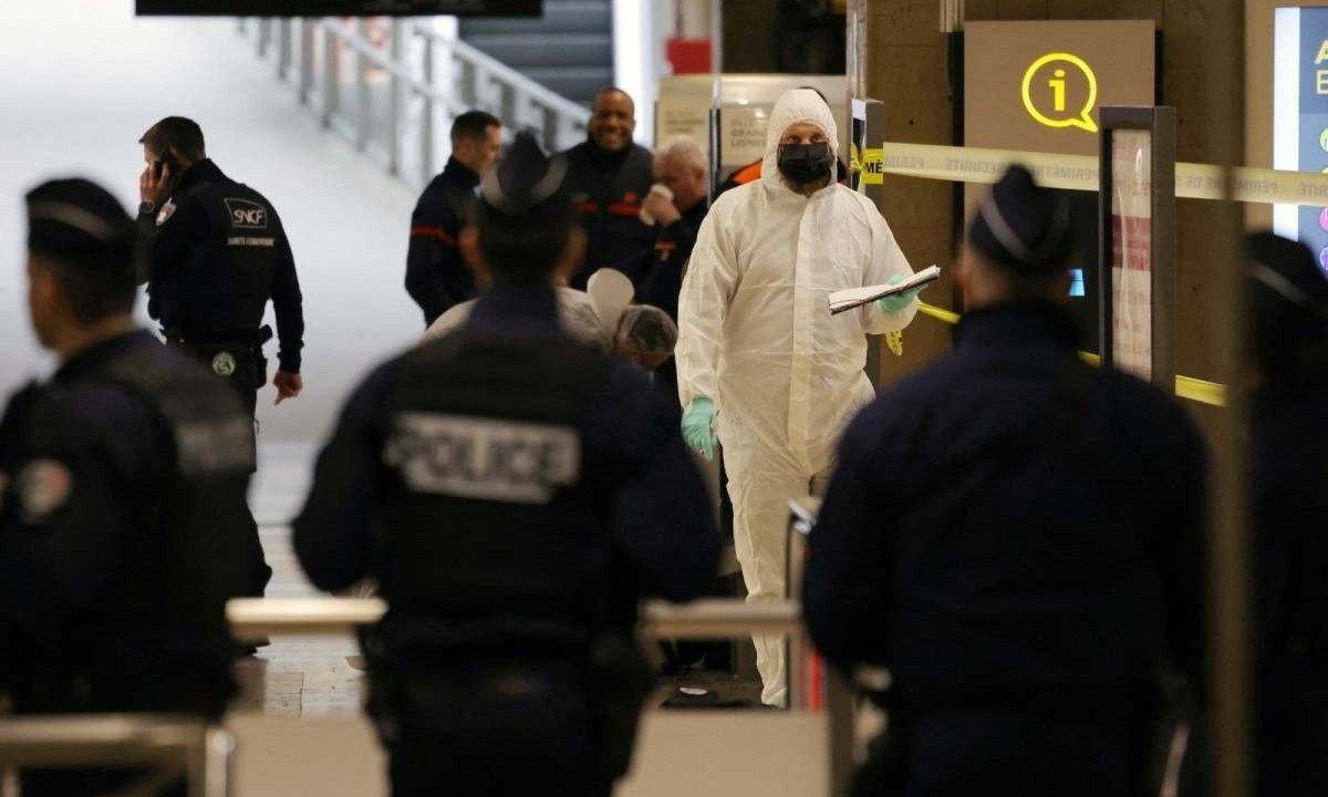 Um policial informou que o suspeito, de 32 anos, foi identificado como de nacionalidade malinesa -  (crédito: Thomas SAMSON / AFP)