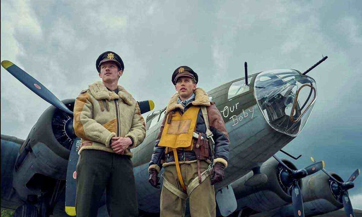 Callum Turner e Austin Butler interpretam líderes da equipe do 100º Grupo de BombardeiRos da força aérea dos eua -  (crédito: Apple TV+/divulgação)