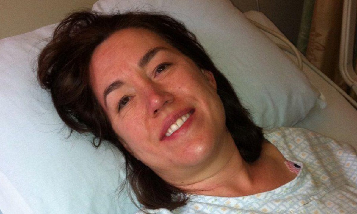 Sarah McDonald foi diagnosticada com dois cânceres simultâneos e submeteu-se a tratamentos que duraram nove meses -  (crédito: Arquivo pessoal)