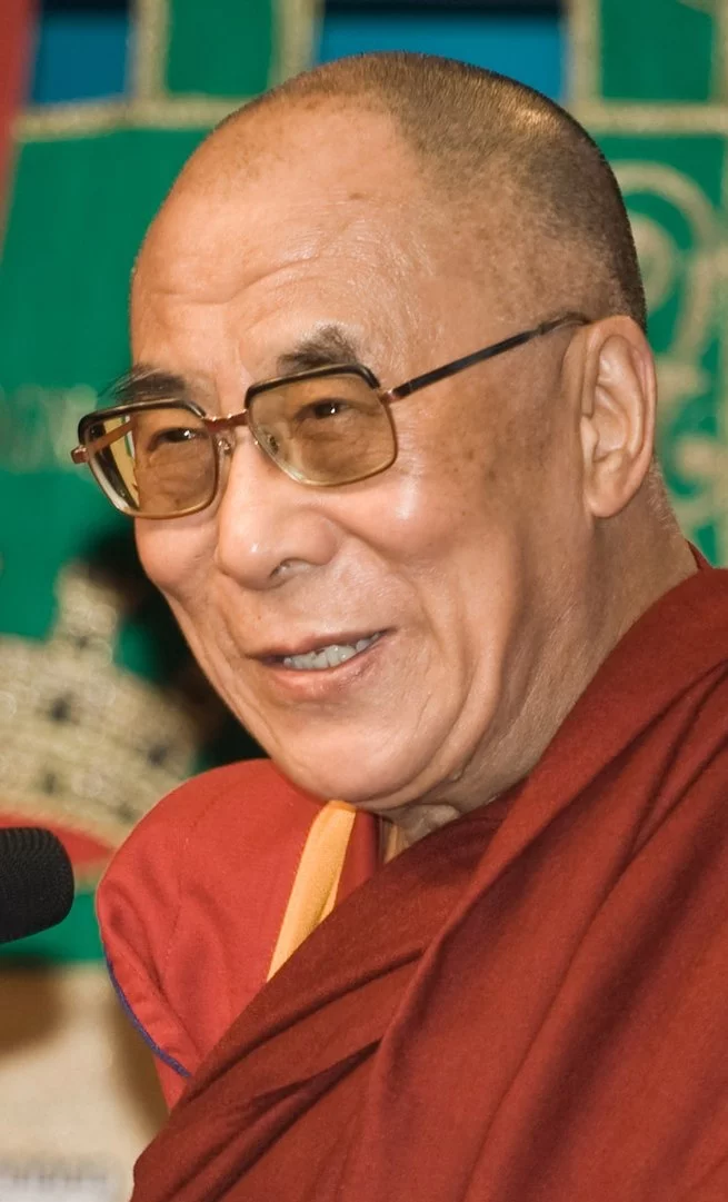 Dalai Lama, o líder espiritual do Tibete, envolvido em polêmicas - Luca Galuzzi  WIKIMEDIA  COMMONS
