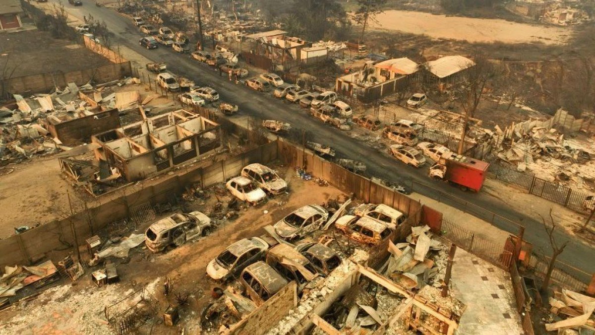 Incêndio engole bairro em 5 minutos e deixa 'cidade de ferro' no Chile