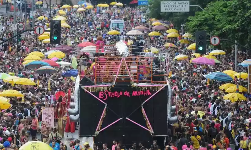 Desfile do Então, Brilha! em 2020, um mês antes de a pandemia fechar a cidade
 -  (crédito: Leandro Couri/EM/D.A Press)