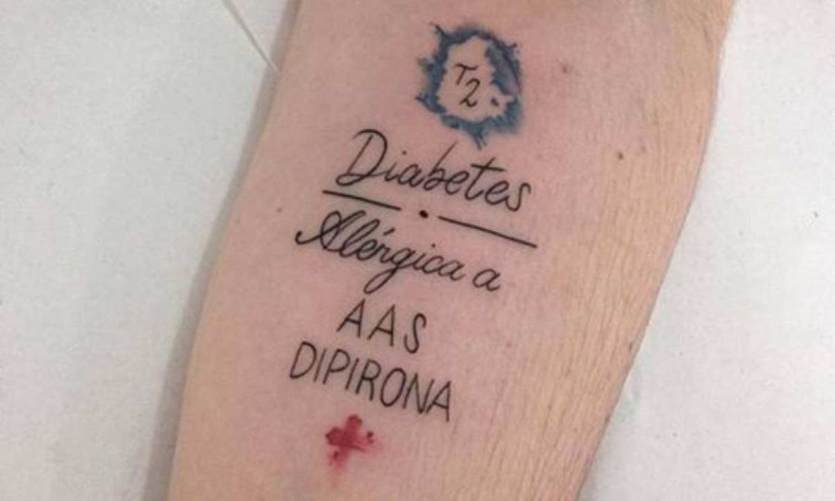 Contanto que a pessoa possa fazer a tatuagem de segurança, ela é uma ótima saída para quem se preocupa com situações emergenciais  -  (crédito: Reprodução Internet)