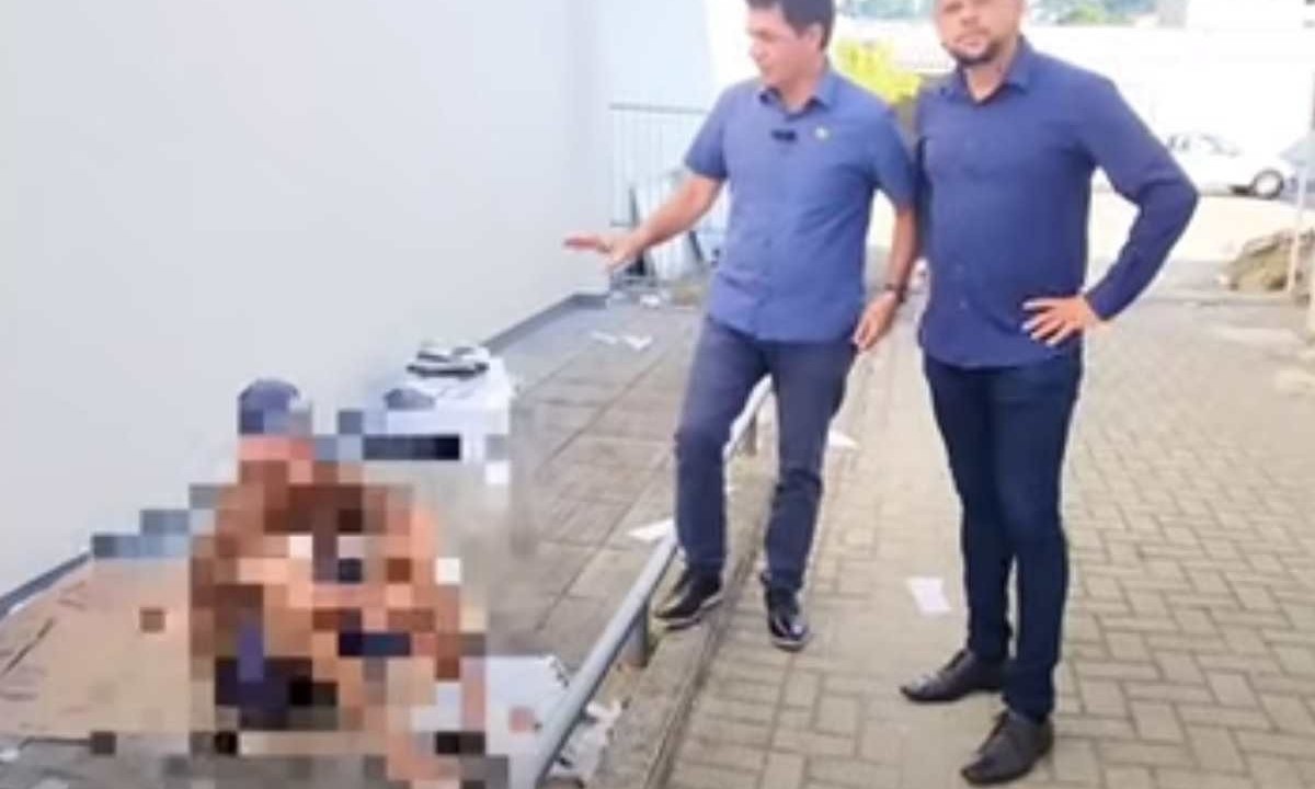 Um vídeo publicado por Clésio mostra o homem deitado em um papelão e sendo abordado pelo prefeito

 -  (crédito: Reprodução/Redes Sociais)