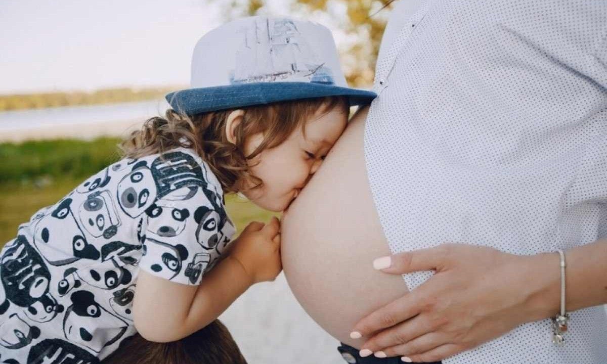 Após um ano de tentativas de engravidar sem sucesso, o casal deve buscar ajuda médica, caso a mulher tenha até 35 anos. Para casais em que a mulher tem acima dos 35 anos, a espera deve ser de apenas seis meses -  (crédito: Freepik)