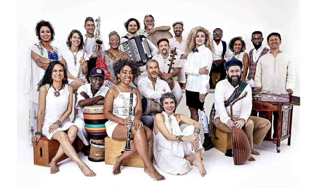 Repertório da Orquestra Mundana Refugi tem sons brasileiros, turcos, tibetanos, andinos, italianos e africanos
 -  (crédito: Edu Svezia/Divulgação)
