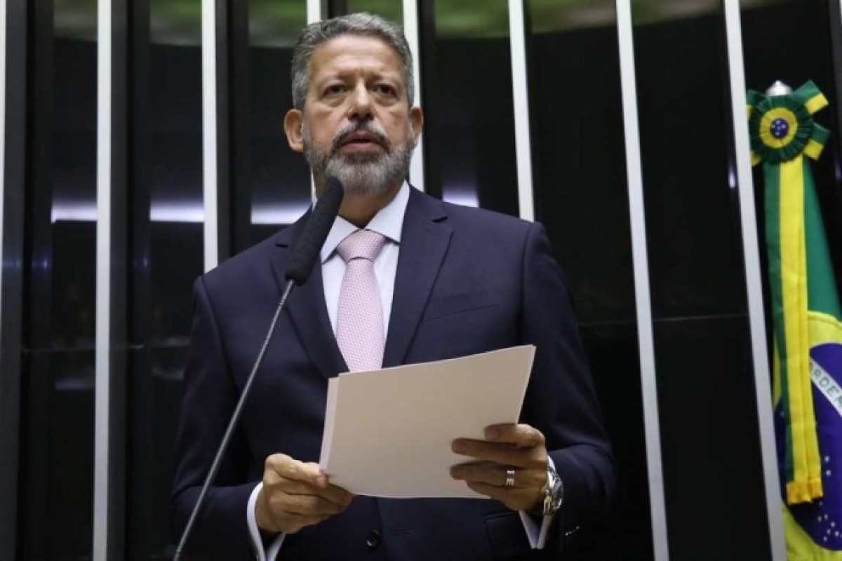 Com restrições a Lira, bancada do PSB abandona bloco do presidente na Câmara