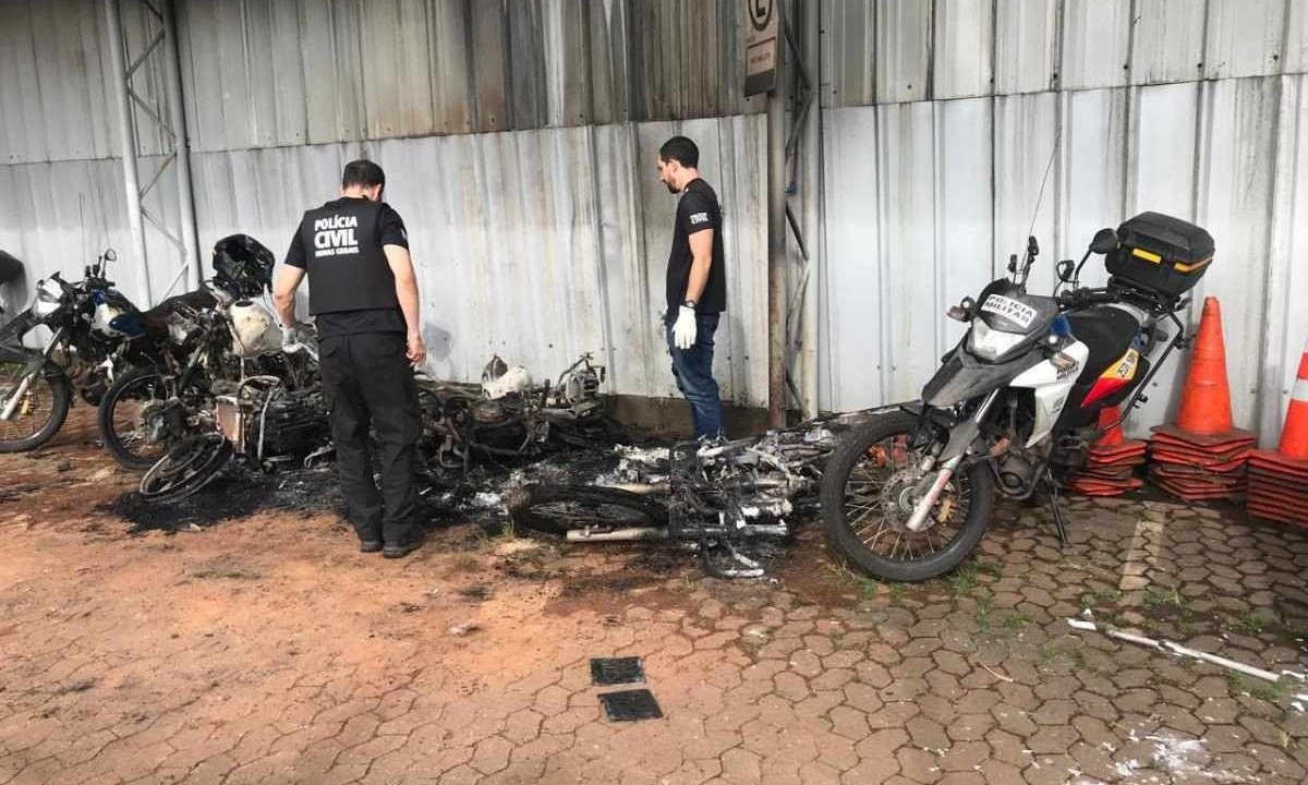 Perícia da Polícia Civil está no pátio da Estação São Gabriel -  (crédito: Edesio Ferreira/EM/D.A Press)