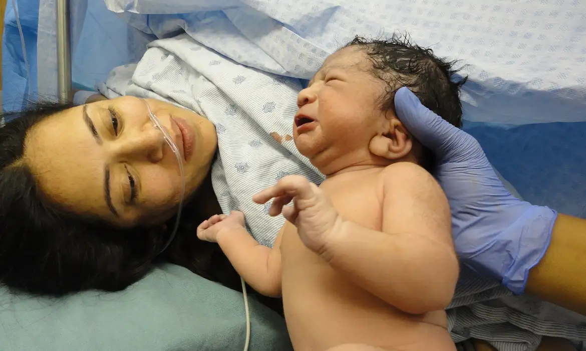 Conselho Federal de Enfermagem define normas para parto domiciliar - EBC - Saúde