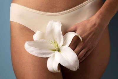 A cirurgia íntima é feita através da remoção do excesso de pele presente nos lábios vaginais -  (crédito: Freepik)