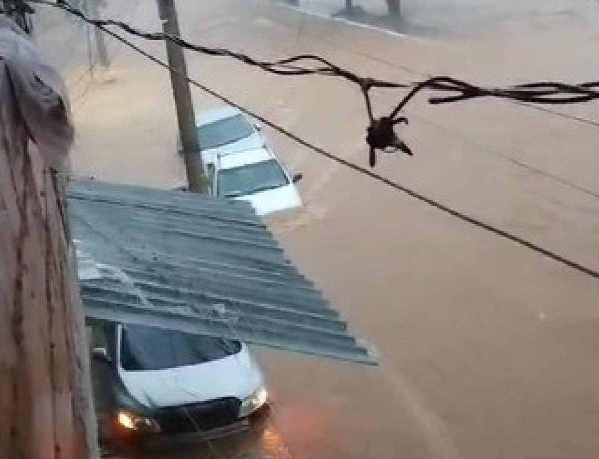 Chuva em BH: avenida na região da Pampulha volta a ficar alagada 