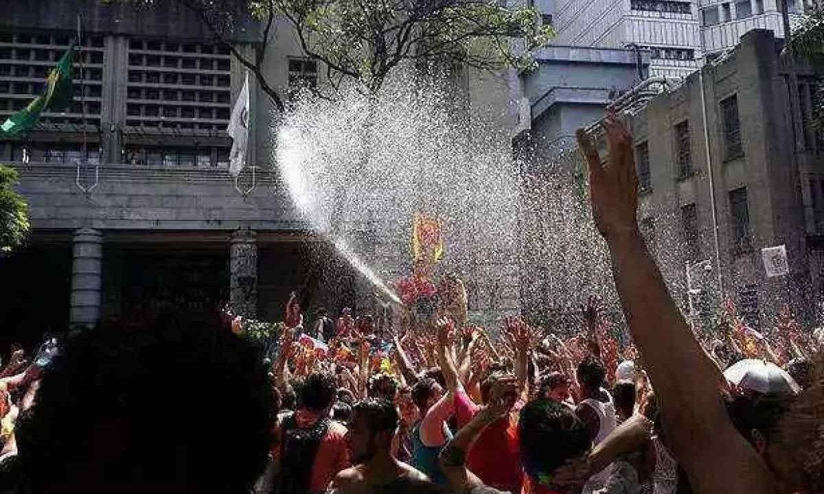 O bloco Praia da Estação, criado em 2010, trouxe força para o ressurgimento do carnaval de rua em BH -  (crédito: Daniel Camargos/EM/D.A.Press)