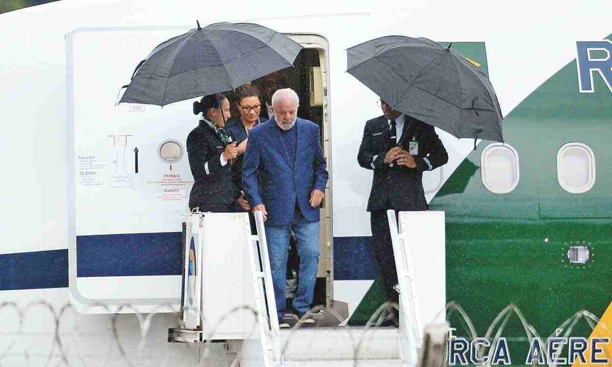 Lula desembarcou ontem em BH, na primeira visita do seu terceiro mandato -  (crédito: TÚLIO SANTOS/EM/D.A. PRESS)