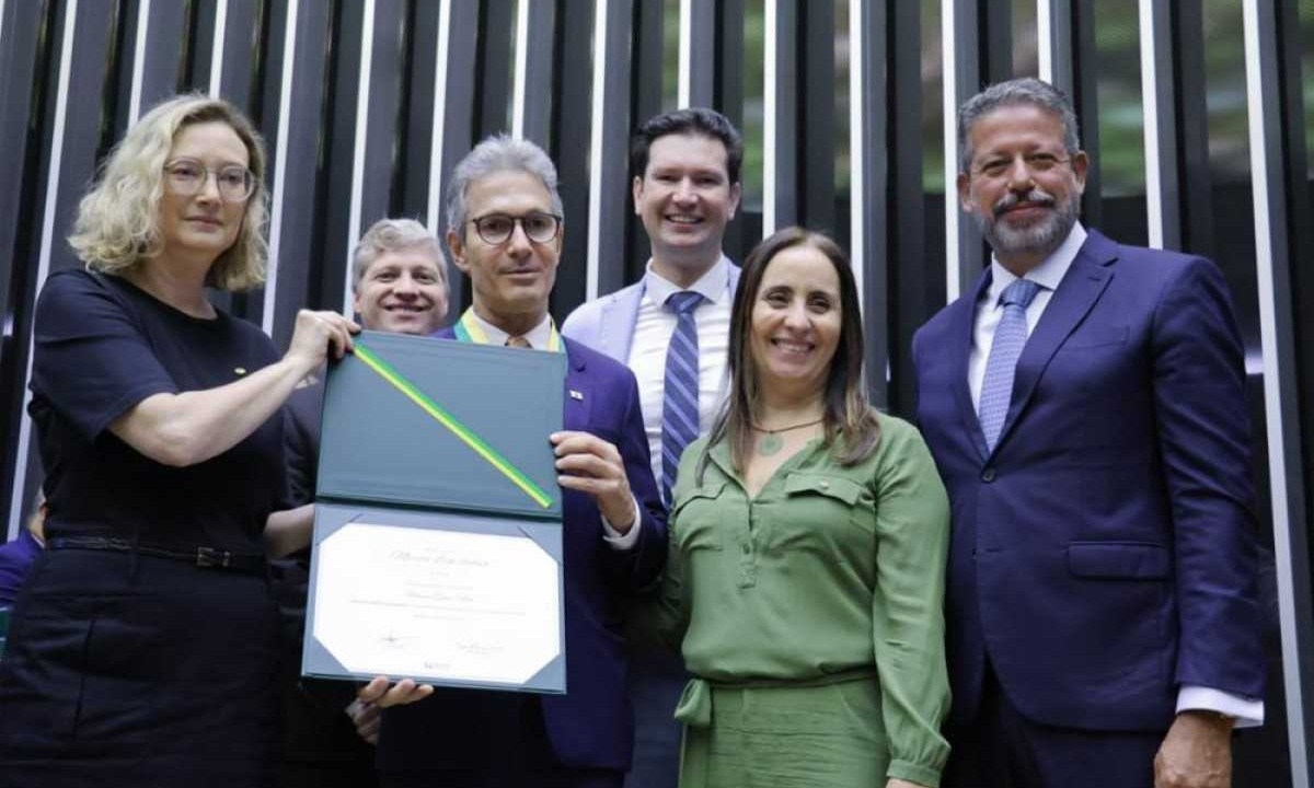 Enquanto Lula chega à capital mineira, governador de Minas Gerais, Romeu Zema,foi para Brasília receber a Medalha do Mérito Legislativo concedida pelo arlamento federal. Lula e Zema devem se encontrar amanhã em evento no Minascentro -  (crédito: Câmara dos Deputados/Divulgação)