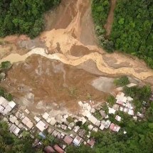 Deslizamento de terra deixa cinco mortos nas Filipinas - Renante Naparan / AFPTV / AFP