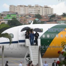 Lula em BH: Fuad, Simões e Tadeuzinho recebem presidente no aeroporto da Pampulha - Túlio Santos/EM/D.A Press