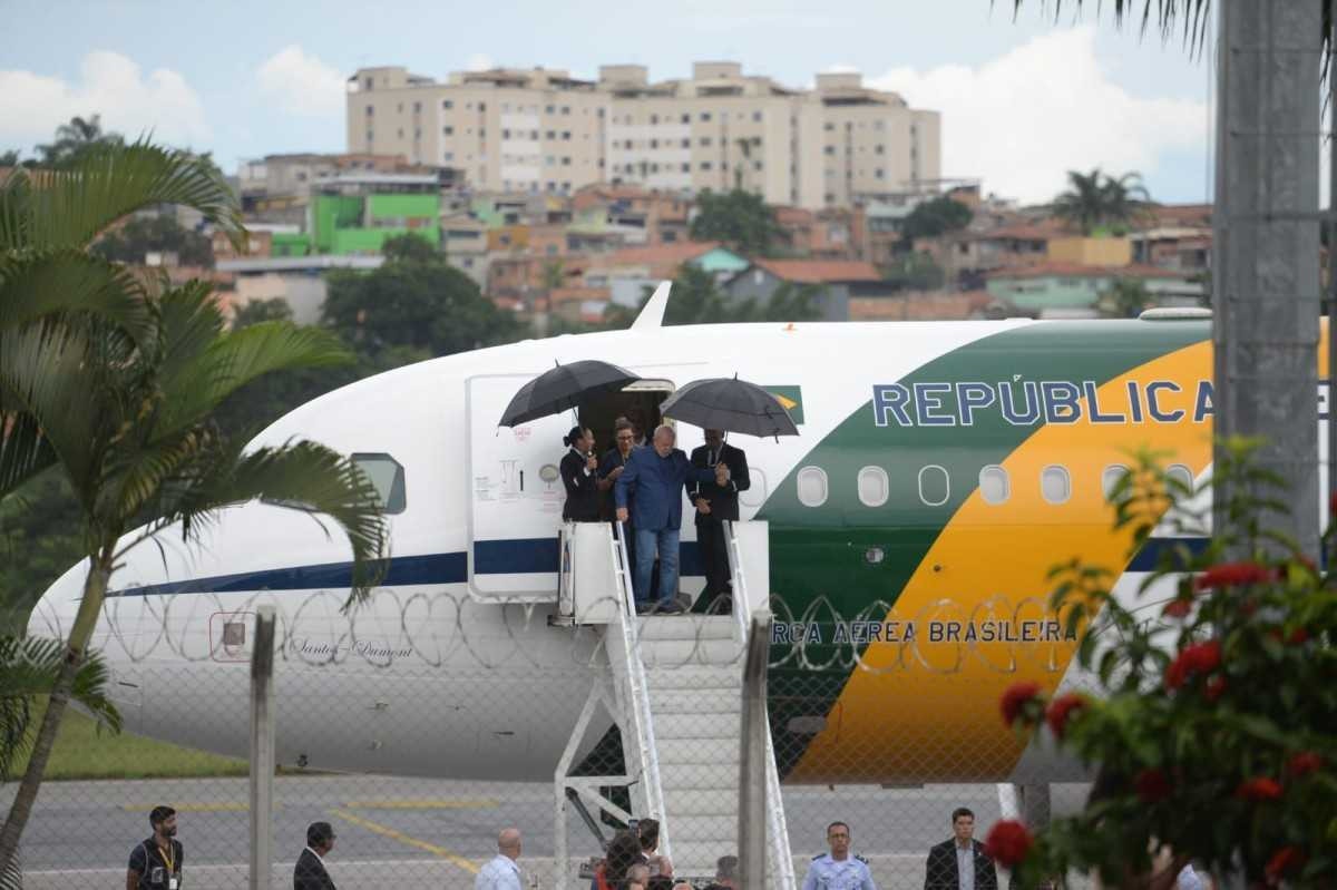 Lula em BH: Fuad, Simões e Tadeuzinho recebem presidente no aeroporto da Pampulha