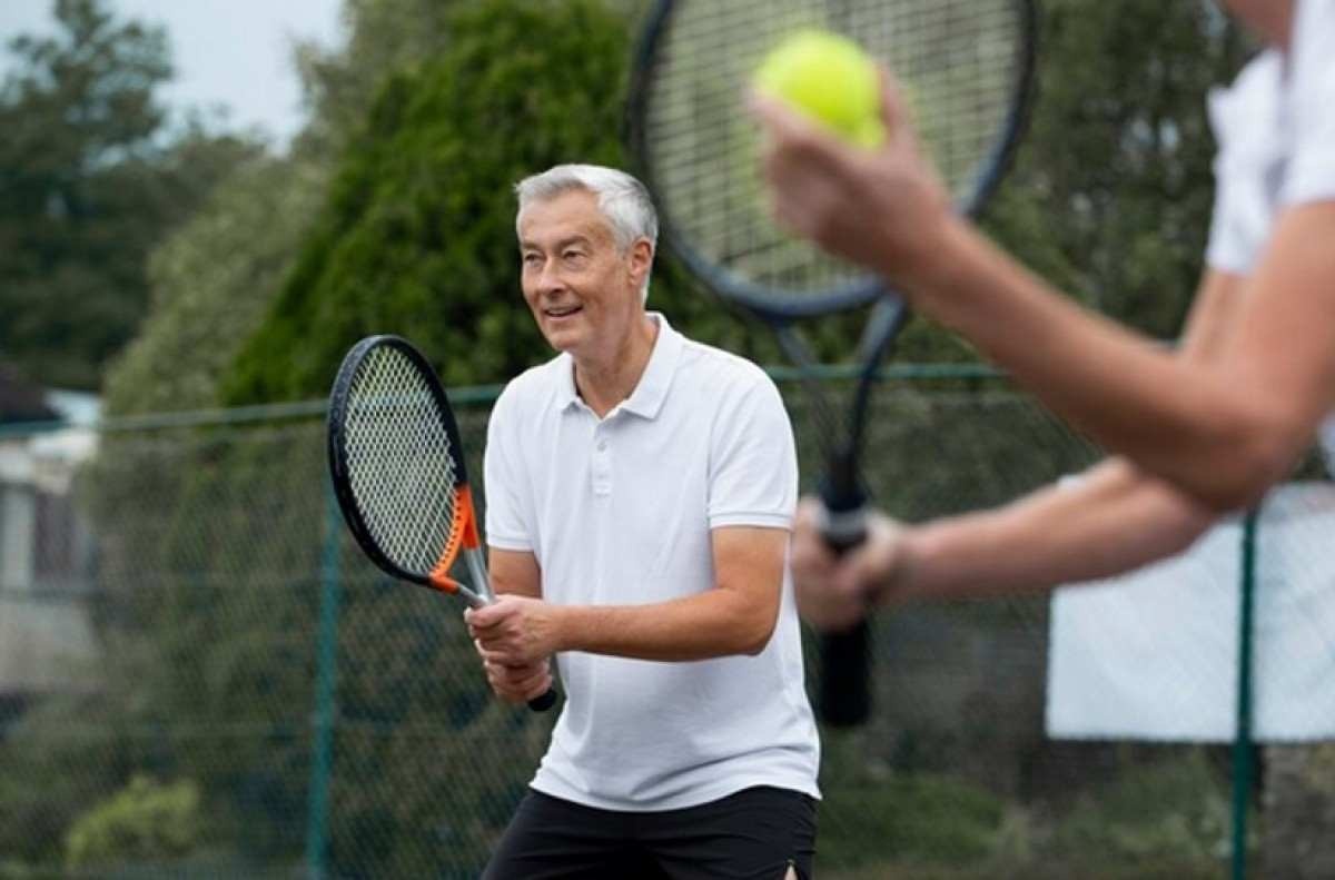 Idosos que jogam tênis têm resposta muscular semelhante ao dos jovens