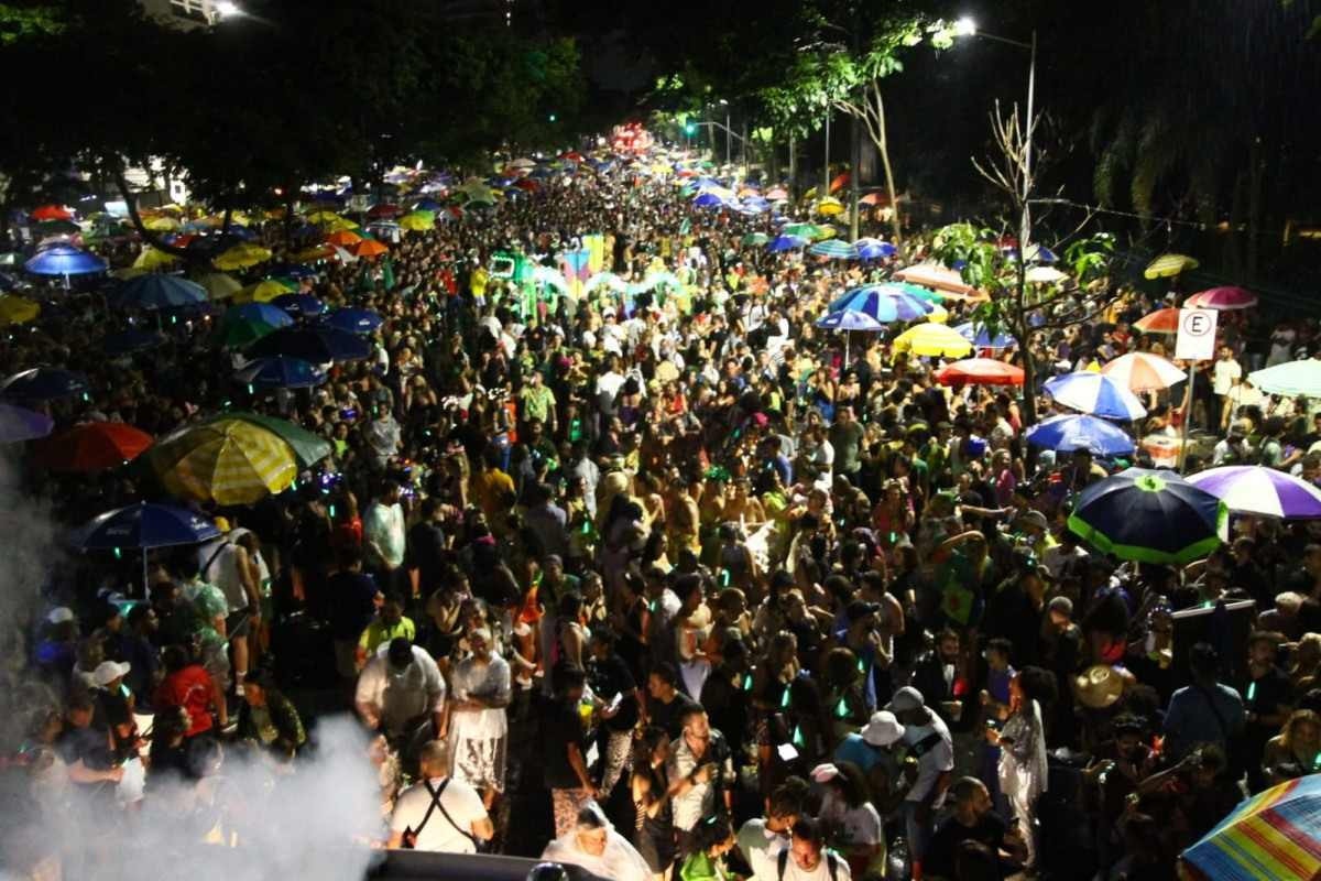 Carnaval BH 2024: Chama o Síndico presta homenagem e arrasta foliões em BH