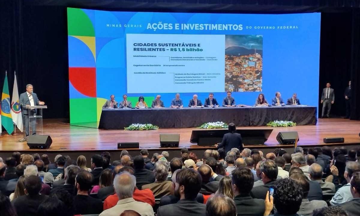 O ministro-chefe da Casa Civil, Rui Costa, anuncia as definições da próxima fase do novo Programa de Aceleração do Crescimento (PAC)  -  (crédito: Edésio Ferreira/EM/D.A Press)