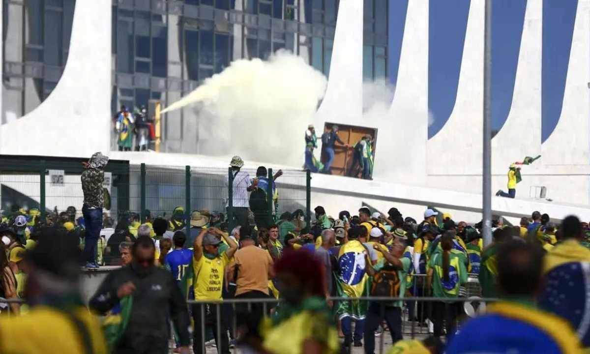 Em 8 de janeiro de 2023, um grupo de apoiadores do ex-presidente Jair Bolsonaro (PL) invadiu e depredou as sedes dos três Poderes -  (crédito: Agência Brasil)