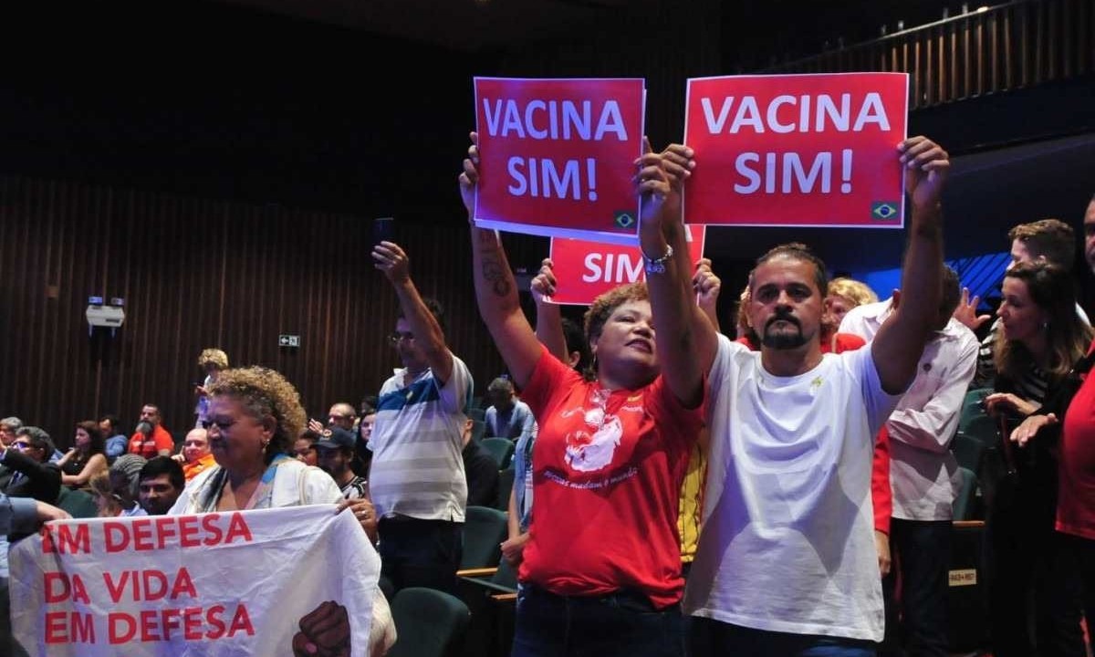 Cerimônia da cúpula do Palácio do Planalto teve críticas contra a fala antivacina de Zema  -  (crédito: Alexandre Guzanshe/EM/D.A.Press)