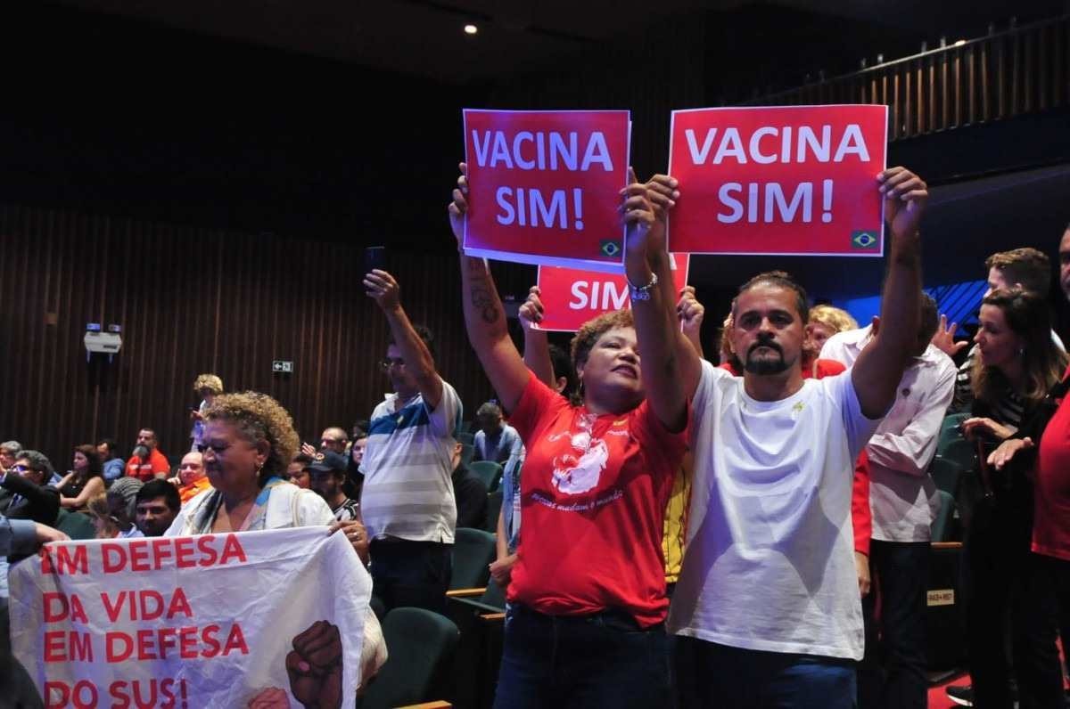 Ao lado de Zema, ministros de Lula defendem vacinação de crianças e adolescentes