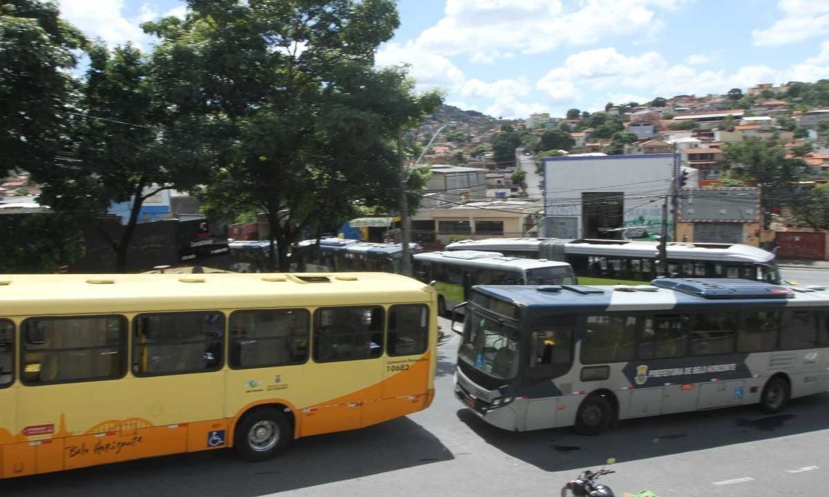 Está permitido para o Carnaval o embarque e desembarque de passageiros fora dos pontos sinalizados -  (crédito: Jair Amaral/EM/D.A Press)