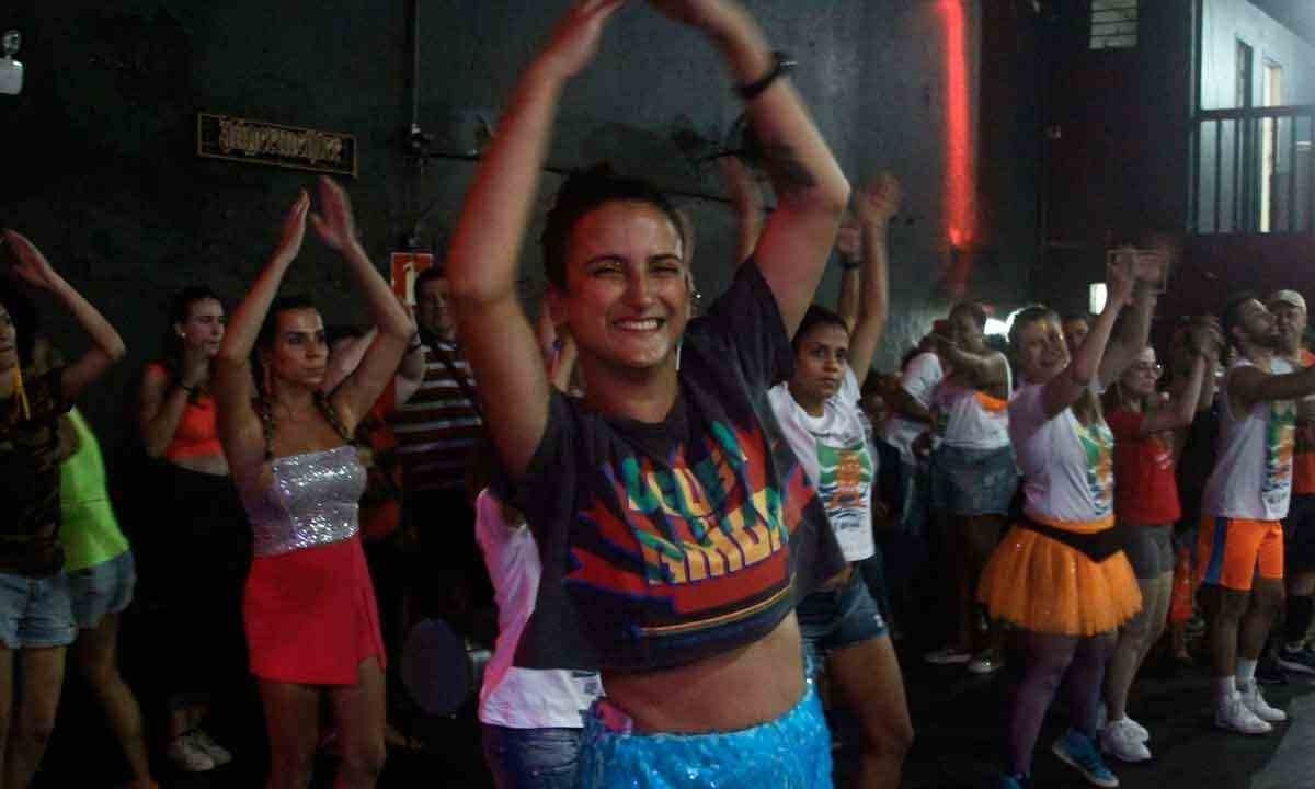 Ju Castriota coordena a ala de dança do bloco Havayanas Usadas, não deixa de fazer Pilates e está ensaiando desde novembro para o carnaval  -  (crédito: Marcos Vieira/EM/D.A Press)