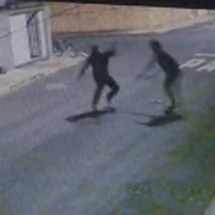 Vídeo: homem mata vizinho com podão durante discussão por cachorro - WhatsApp/Divulgação