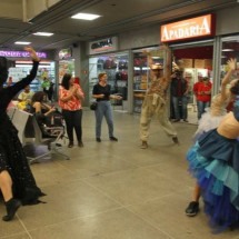 Vídeo: flashmob de dança na rodoviária de BH dá as boas-vindas aos turistas - Jair Amaral/EM/D.A. Press