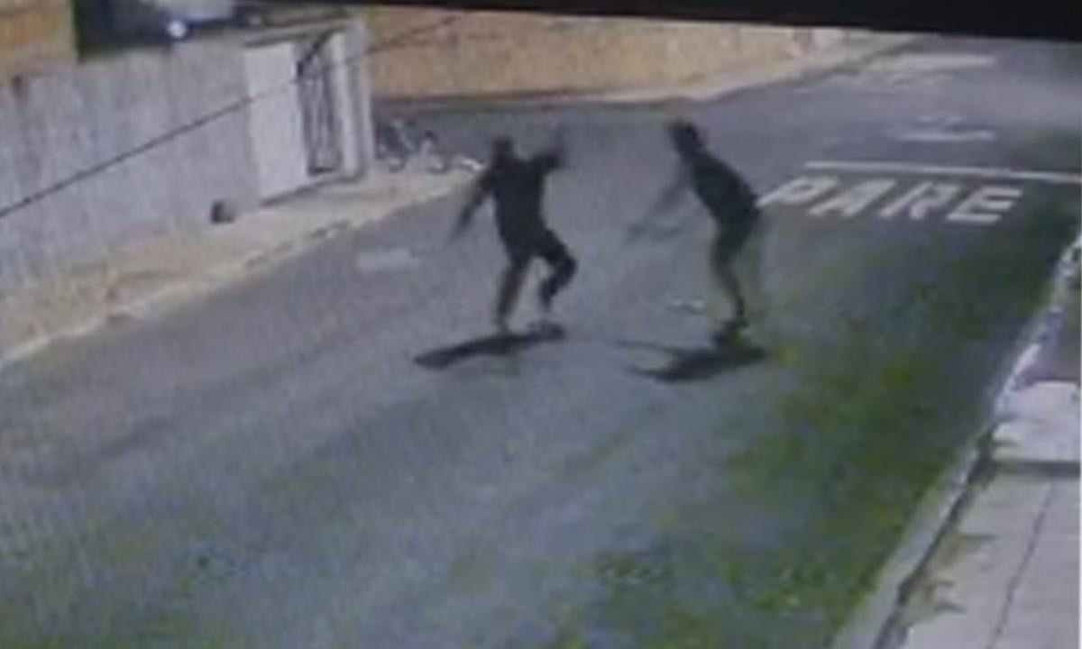 Vídeo: homem mata vizinho com podão durante discussão por cachorro