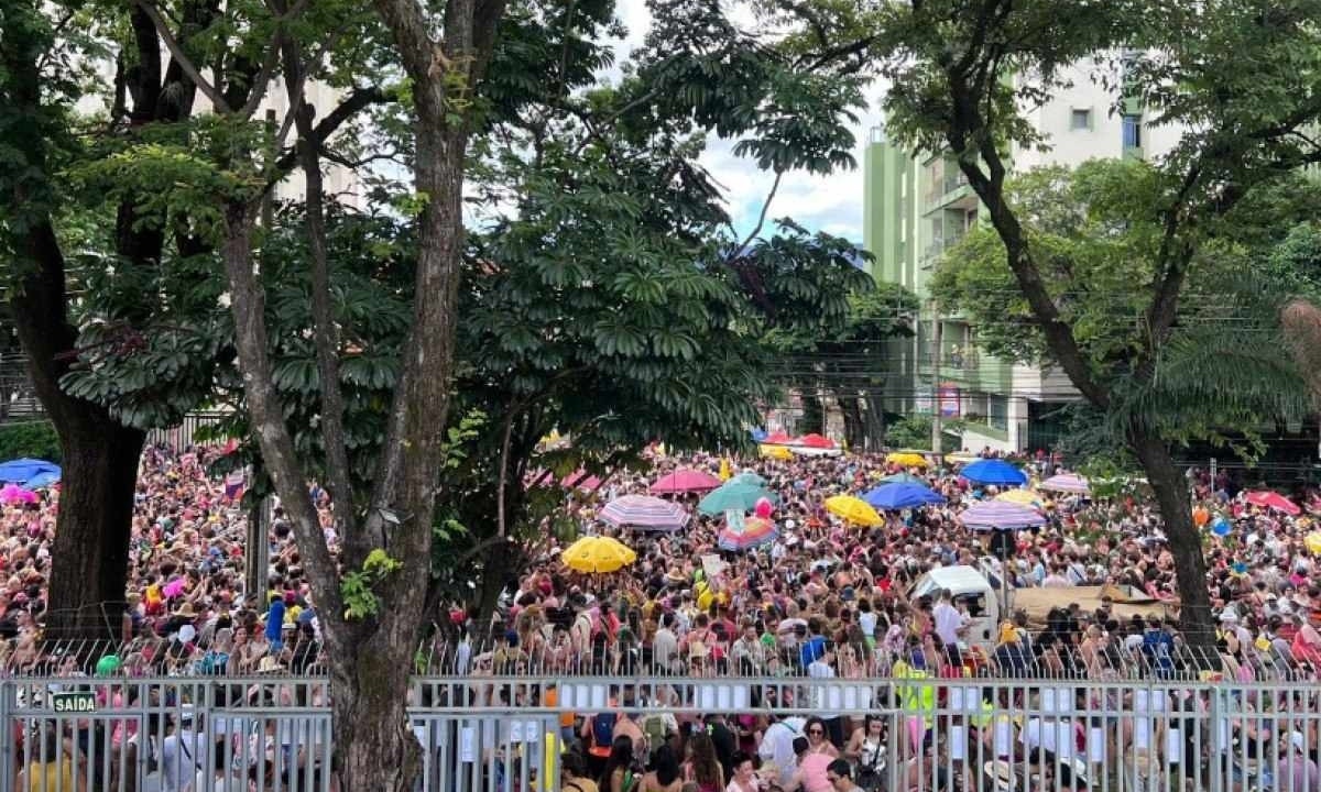 Criado em 2015, bloco resgata a atmosfera tradicional do carnaval, com marchinhas e sucessos antigos da festa de Momo -  (crédito: Silvia Pires/EM/D.A Press)