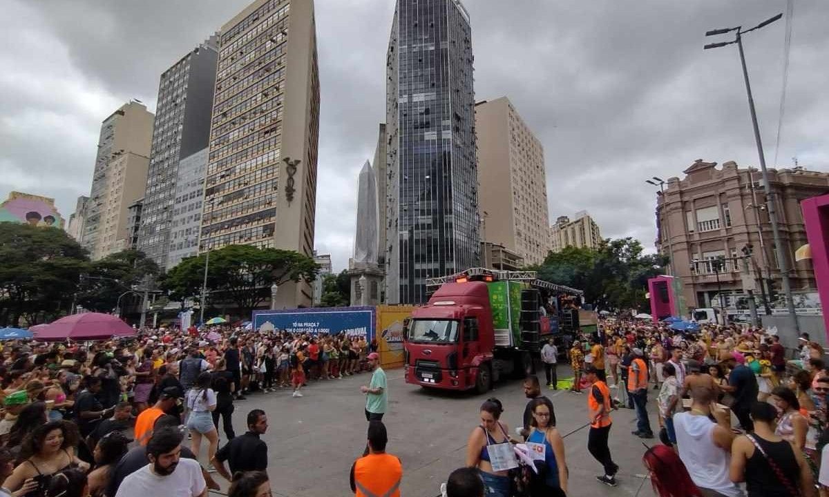 Como na Av. dos Andradas a sonorização da Av. Amazonas também foi aprovada pelos foliões  -  (crédito: Edésio Ferreira/EM/D.A.Press)