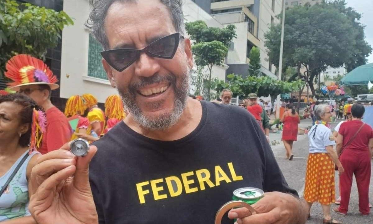 Folião fantasiado de agente da Polícia Federal -  (crédito: Alessandra Melo/EM/DAPRESS)