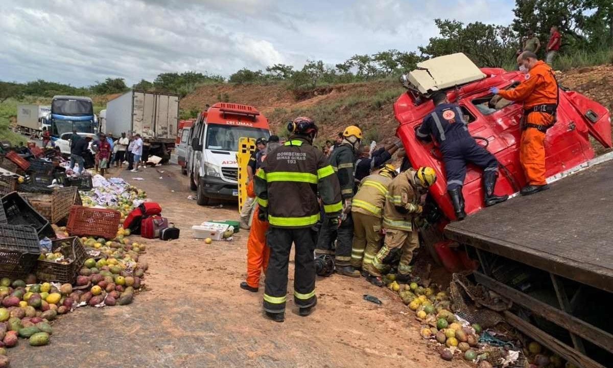 Trânsito ficou interditado na BR-251 -  (crédito: Redes sociais)