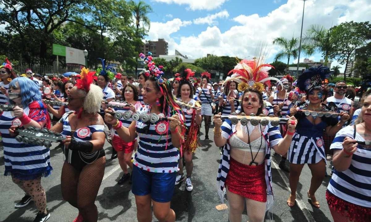 Samba Queixinho invade a Praça da Liberdade -  (crédito: Alexandre Guzanshe/EM/D.A Press)