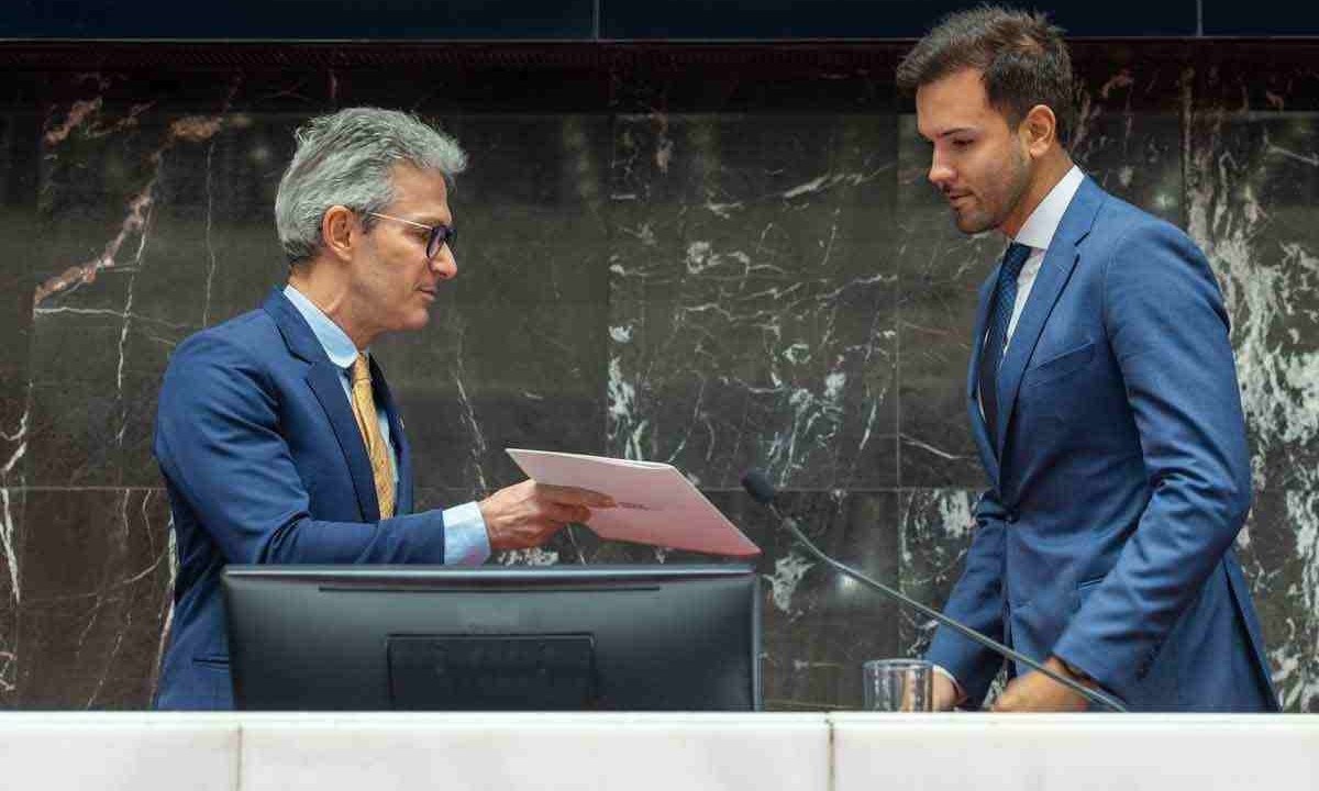 O governador Romeu Zema (Novo) e o presidente da Assembleia Legislativa, Tadeu Martins (MDB), na abertura do ano


 -  (crédito: Luiz Santana/ALMG)