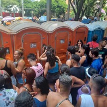 Oferta de banheiro continua sendo problema no carnaval de BH - Alessandra Mello/EM/D.A Press