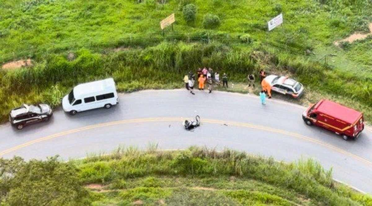 Motociclista morre ao bater em van na região Central do estado