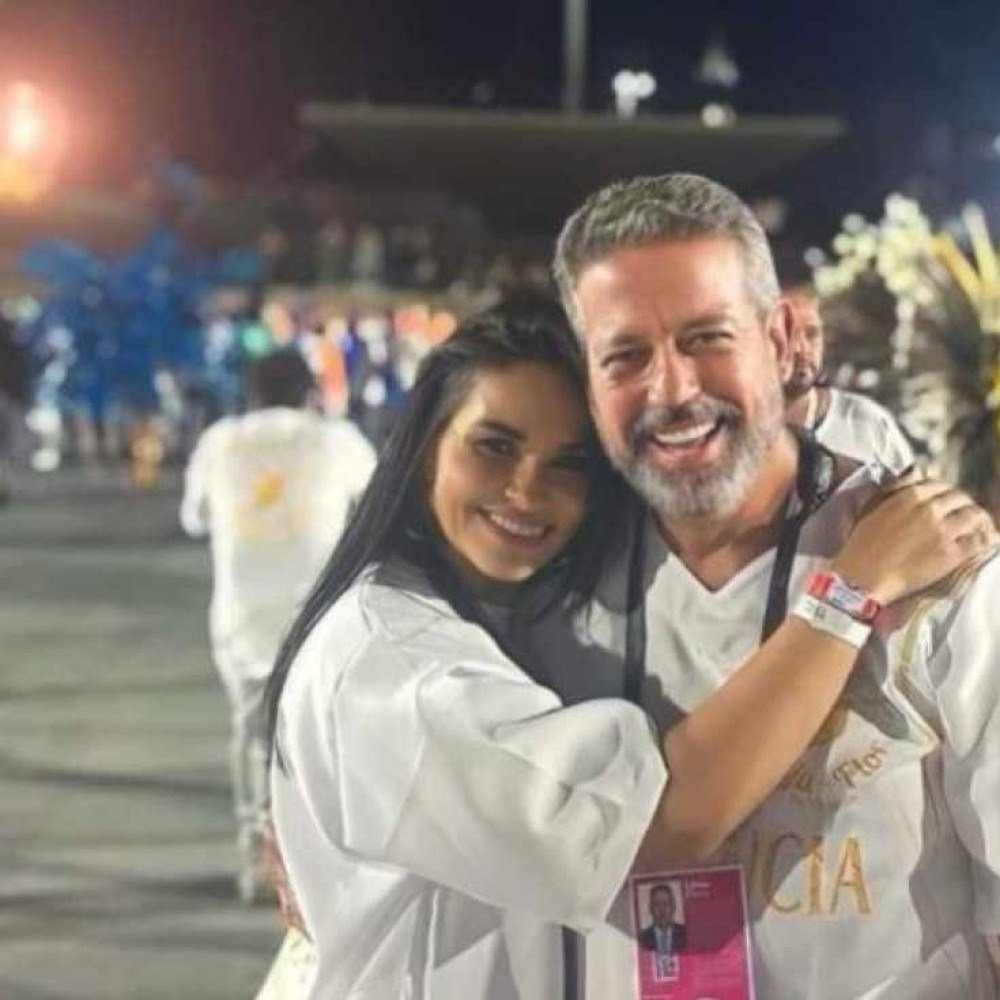 Arthur Lira desfila pela Beija-Flor no Rio e homenageia Macei&oacute; - Estado de  Minas